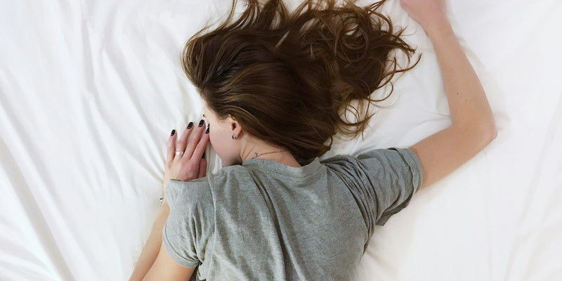Wie die richtige Schlafposition deinen Darm unterstützen kann
